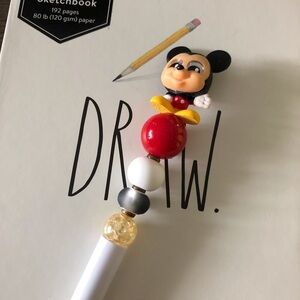Disney Doorables: Mickey Mouse & Friends: Mickey Mouse handmade beaded pen